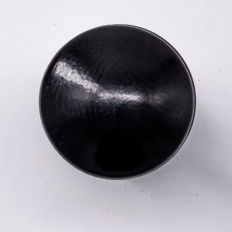 Guzik Gładki na wąsa