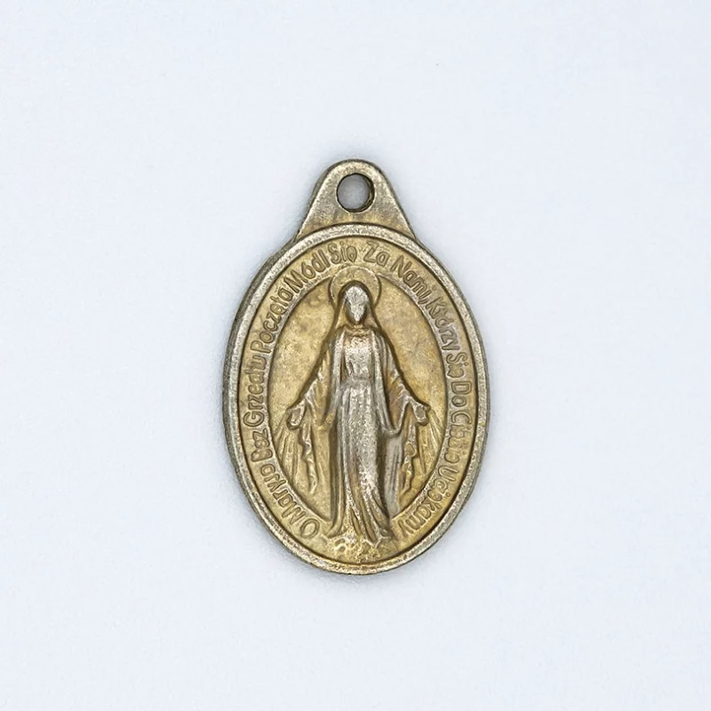 Medalik z Matką Boską